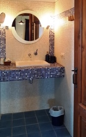 toiletries & hairdryer